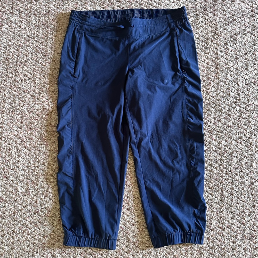 Navy Athleta cropped pants